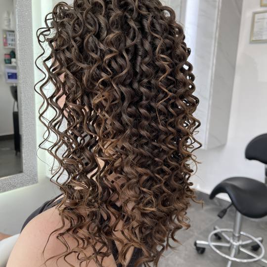 Beautysalon_marija #podgorica Uvijanje, lokne i talasi Afro lokne - kosa srednje dužine Talasi na c