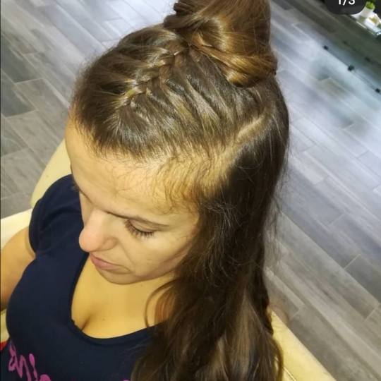 Frizersko kozmeticki salon Alex #podgorica Pletenice, kike, punđe Pletenica - pola glave
