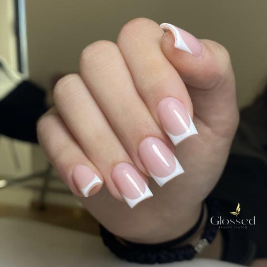 Glossed Beauty #podgorica Izlivanje noktiju Izlivanje noktiju gelom - S / M dužina