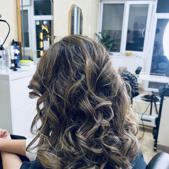Bloom Beauty Centar #podgorica Pramenovi Pramenovi na foliju - duga kosa Balayage tehnika