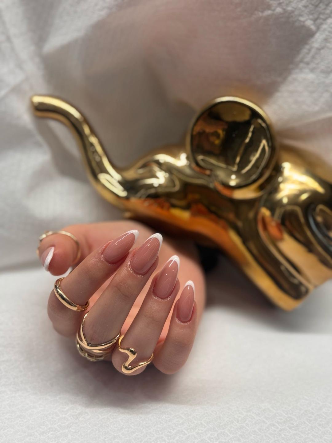 Akademija za estetiku i kozmetologiju Sara #podgorica Izlivanje noktiju Izlivanje noktiju gelom - M dužina