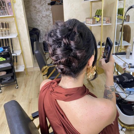 Bloom Beauty Centar #podgorica Svečane i frizure za svadbu Svečana frizura - jednostavna
