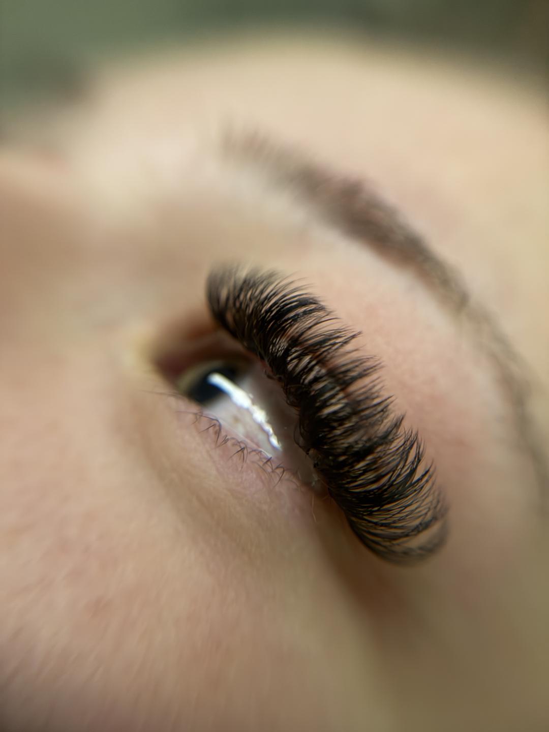 Glossed Beauty #podgorica Nadogradnja trepavica Nadogradnja svilenih trepavica - mega volumen