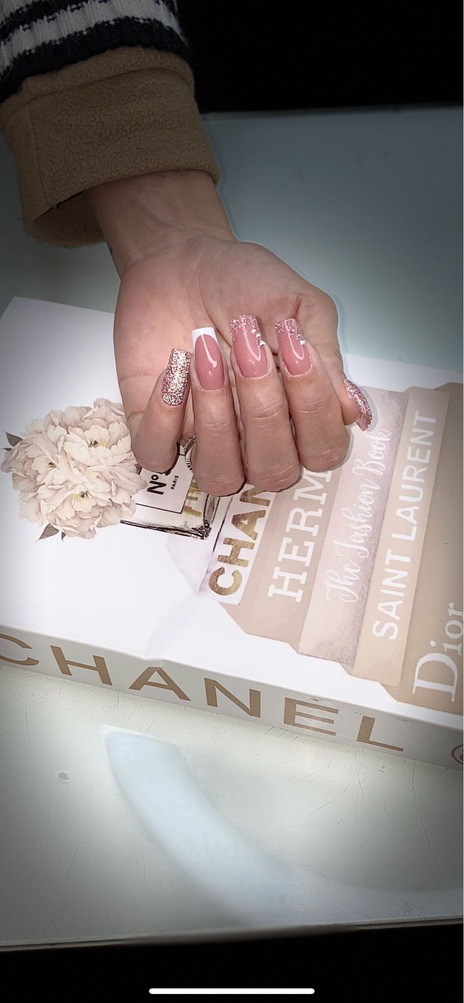 Angels Beauty House #podgorica Izlivanje noktiju Izlivanje noktiju gelom - L dužina