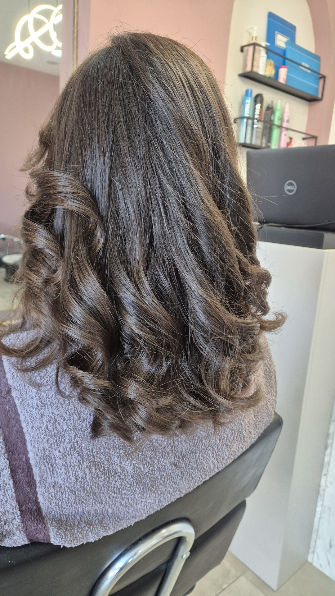 Honey #podgorica Feniranje i stilizovanje Feniranje na talase četkom - kosa srednje dužine