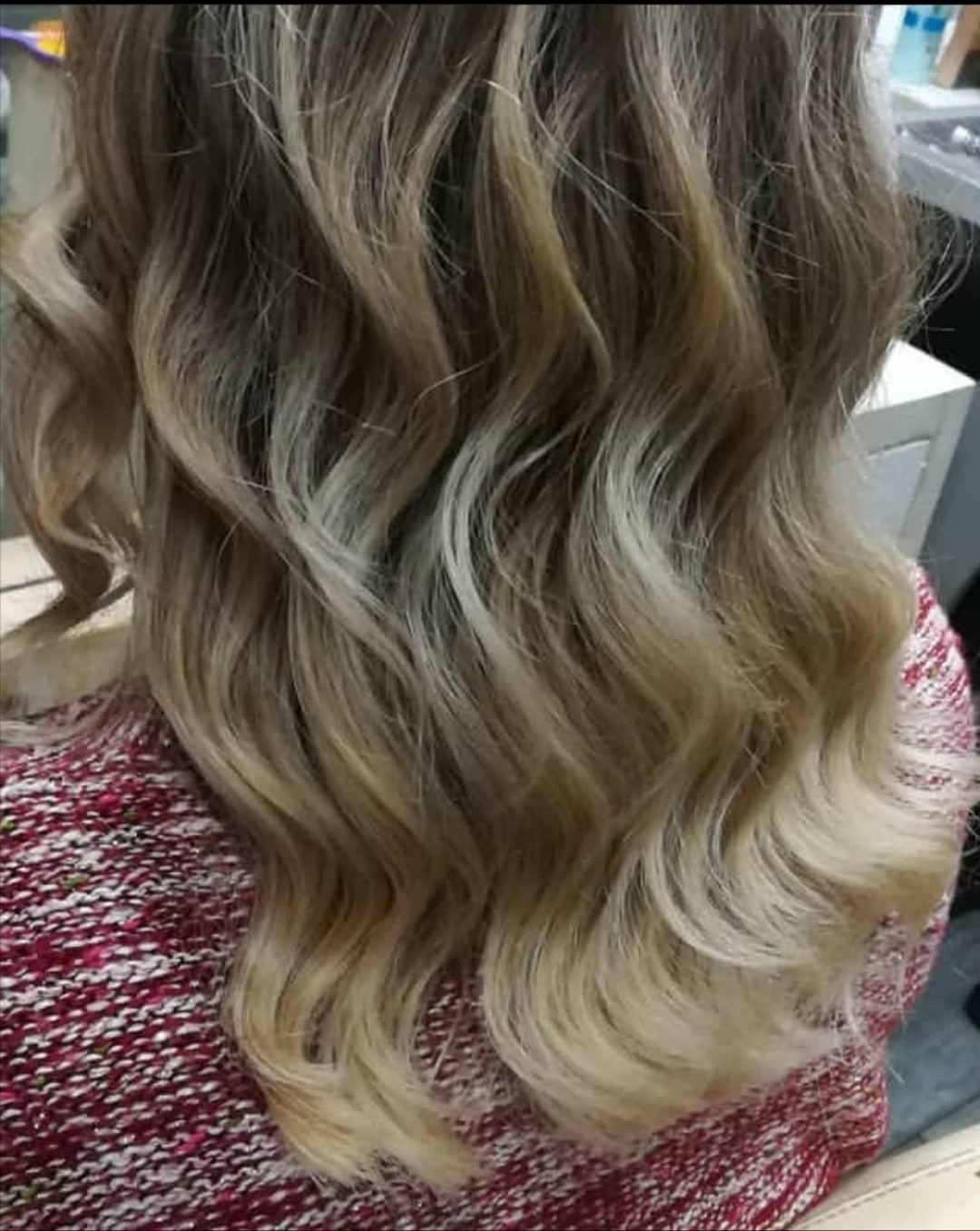 Frizersko kozmeticki salon Alex #podgorica Feniranje i stilizovanje Feniranje na ravno / lokne - kosa srednje dužine