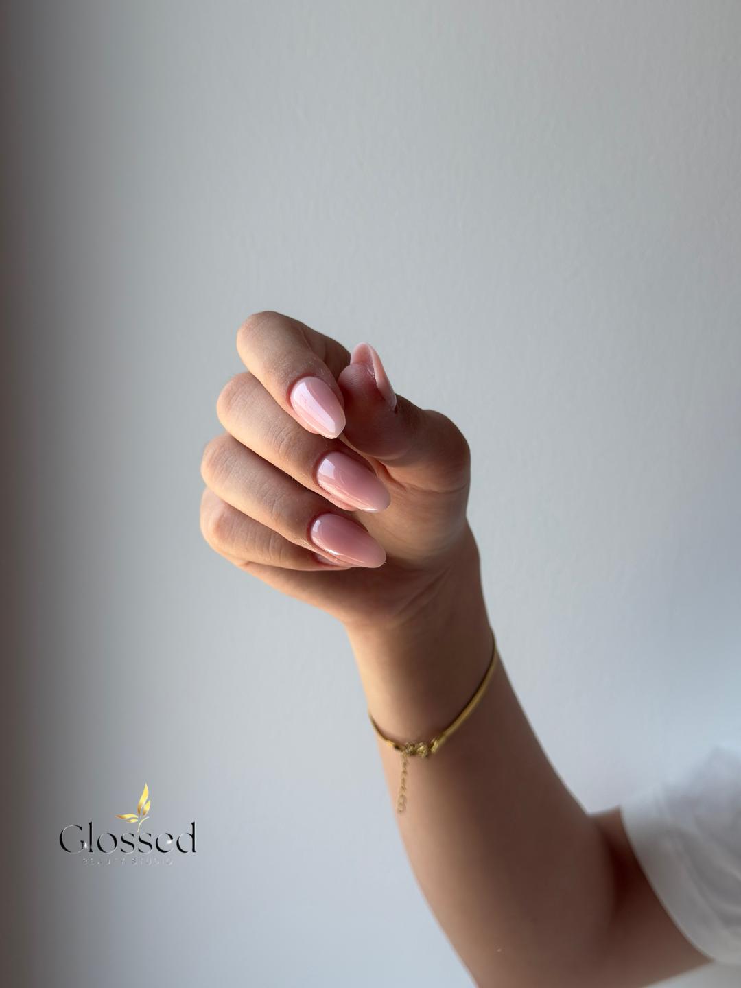 Glossed Beauty #podgorica Izlivanje noktiju Izlivanje noktiju gelom - S / M dužina