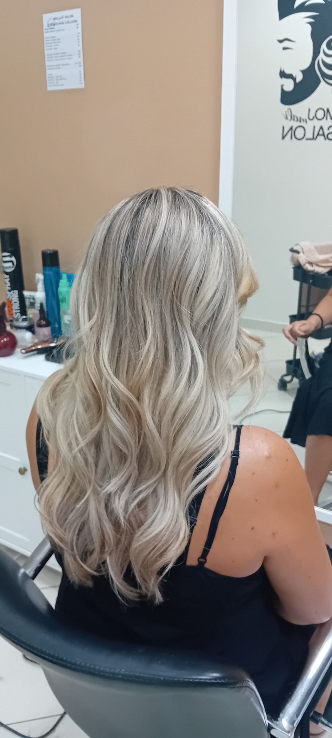 Feniranje - duga kosa - Moj mali salon, Podgorica Feniranje i stilizovanje Frizerski saloni Feniranje i stilizovanje, Podgorica, Centar