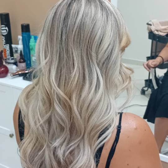 Moj mali salon #podgorica Feniranje i stilizovanje Feniranje - duga kosa Feniranje na talase