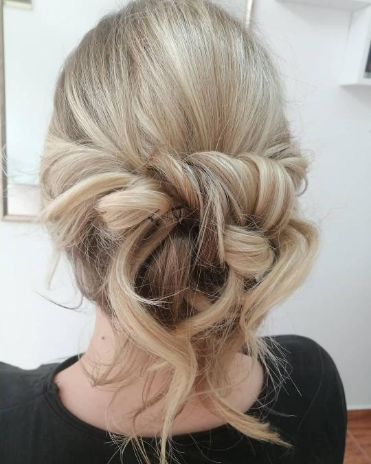 Frizersko kozmeticki salon Alex #podgorica Pletenice, kike, punđe Punđa - sve dužine