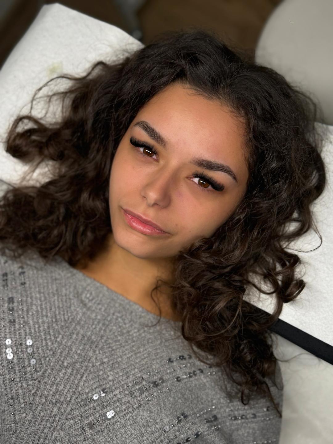 Nadogradnja svilenih trepavica - mega volumen - Glossed Beauty, Podgorica Nadogradnja trepavica Lice Nadogradnja trepavica, Podgorica, Centar