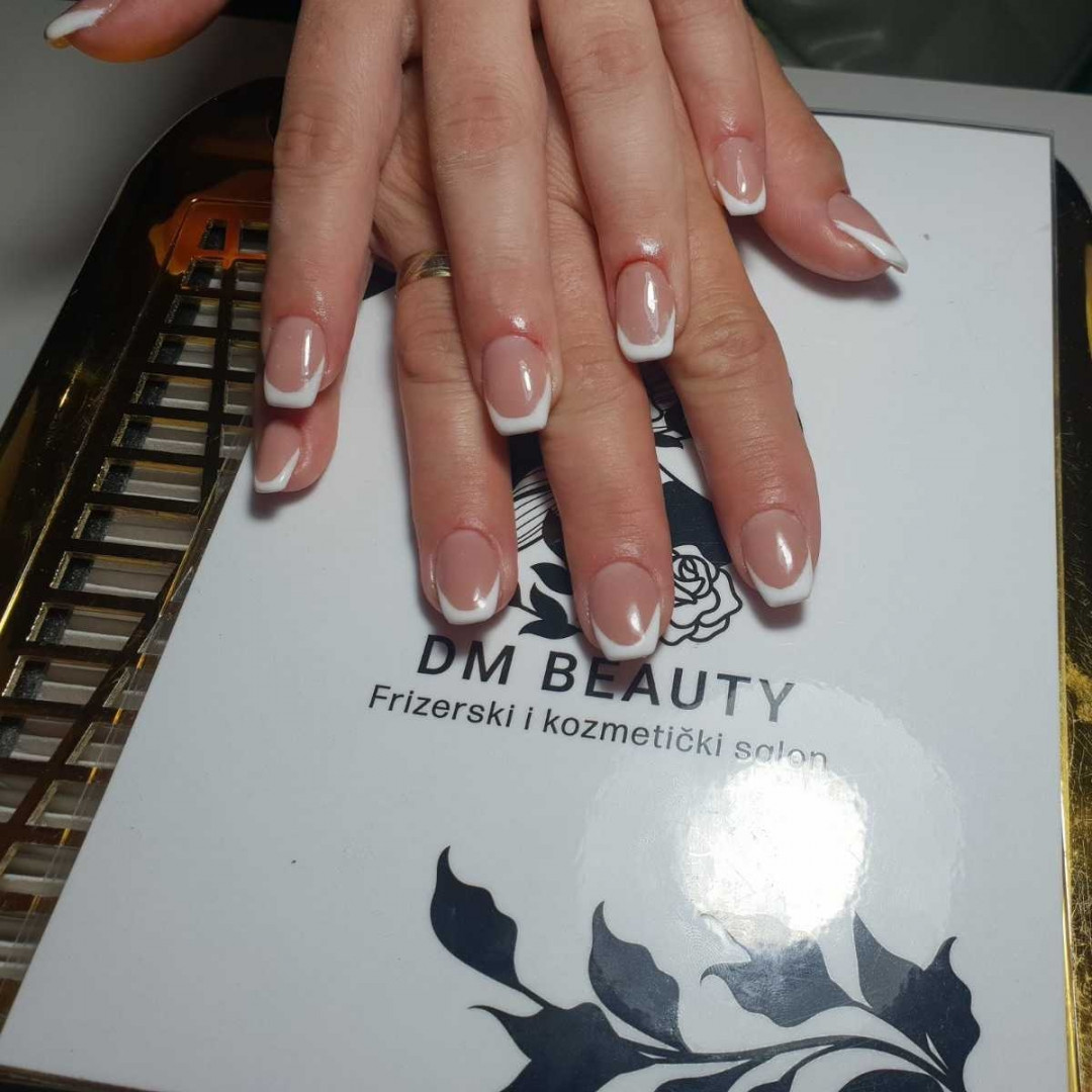 Dm beauty #podgorica Izlivanje noktiju Izlivanje noktiju gelom - M dužina