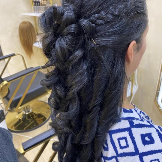 Bloom Beauty Centar #podgorica Svečane i frizure za svadbu Svečana frizura - jednostavna
