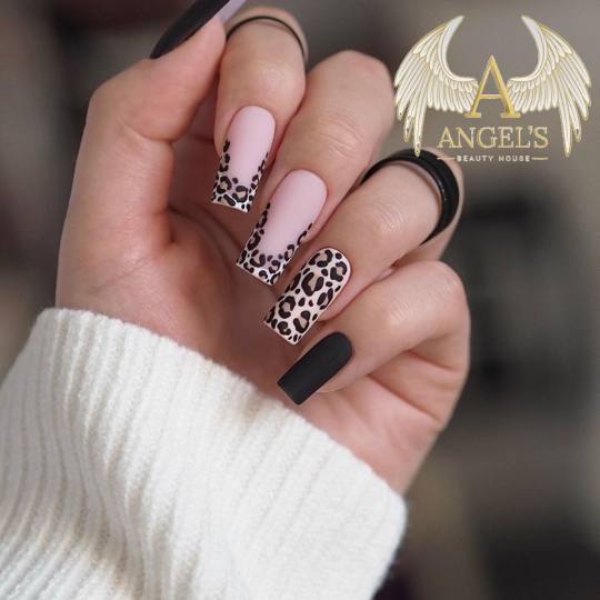 Angels Beauty House #podgorica Izlivanje noktiju Izlivanje noktiju gelom - M dužina