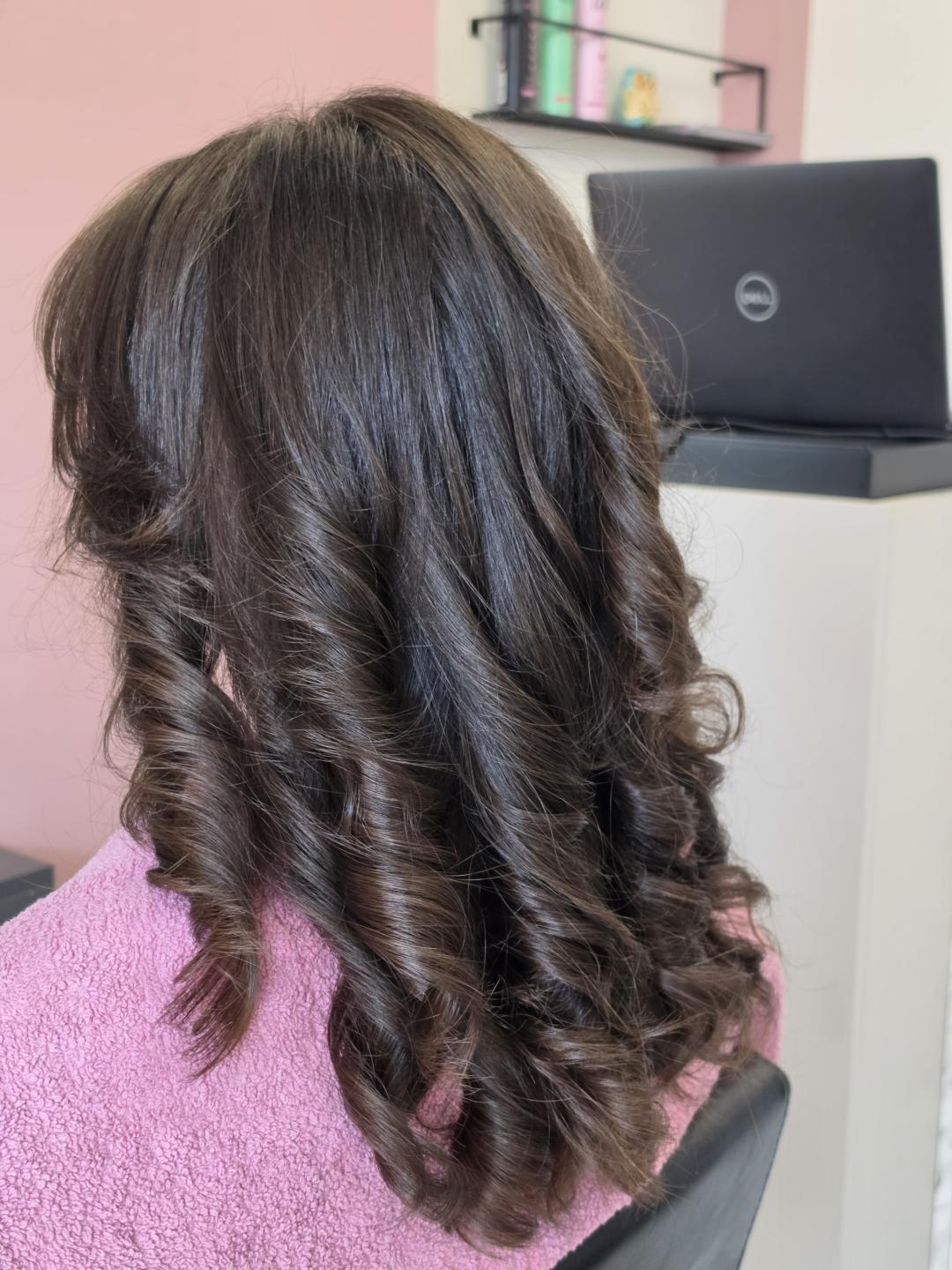 Feniranje na talase četkom - kosa srednje dužine - Honey, Podgorica Feniranje i stilizovanje Frizerski saloni Feniranje i stilizovanje, Podgorica, Centar