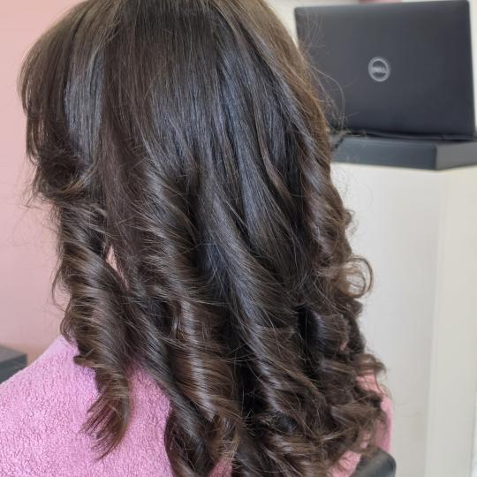 Honey #podgorica Feniranje i stilizovanje Feniranje na talase četkom - kosa srednje dužine