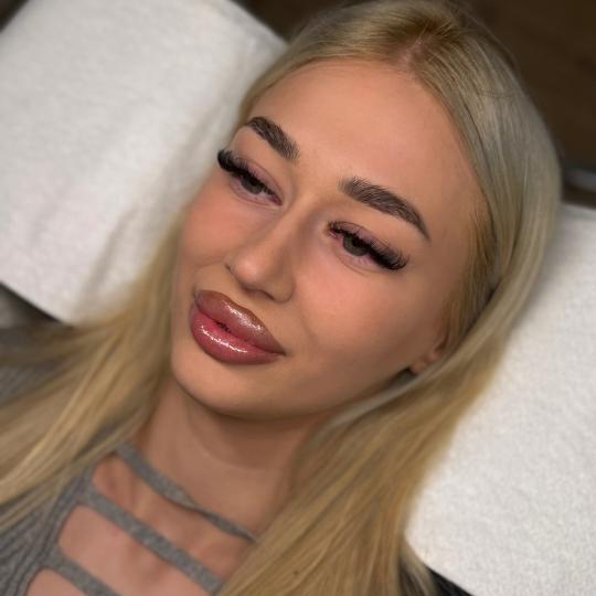 Glossed Beauty #podgorica Nadogradnja trepavica Nadogradnja svilenih trepavica - mega volumen