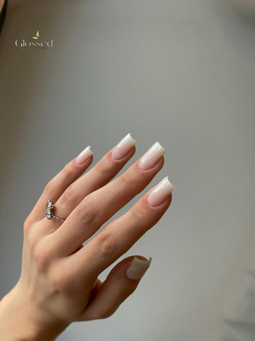 Glossed Beauty #podgorica Izlivanje noktiju Izlivanje noktiju gelom - S / M dužina