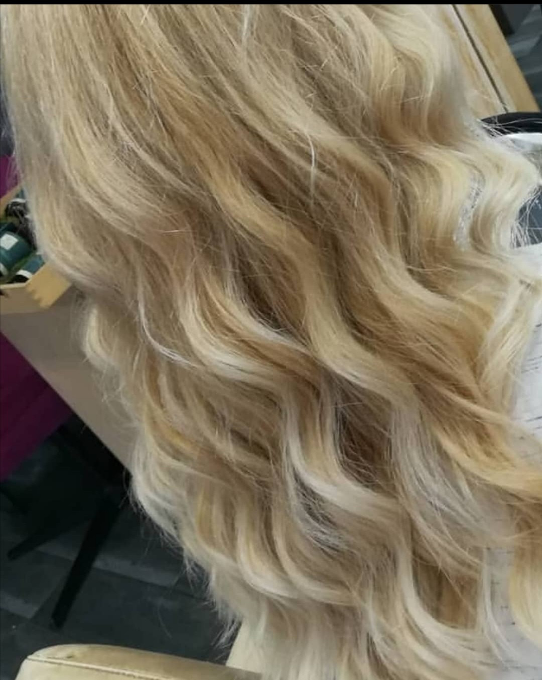 Frizersko kozmeticki salon Alex #podgorica Feniranje i stilizovanje Feniranje na ravno / lokne - kosa srednje dužine