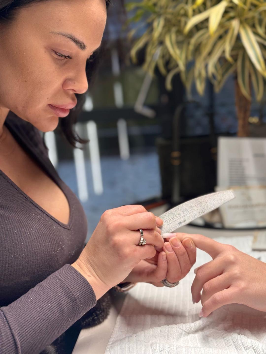 Akademija za estetiku i kozmetologiju Sara #podgorica Ojačavanje noktiju Obuka za usavršavanje - gel tehnike