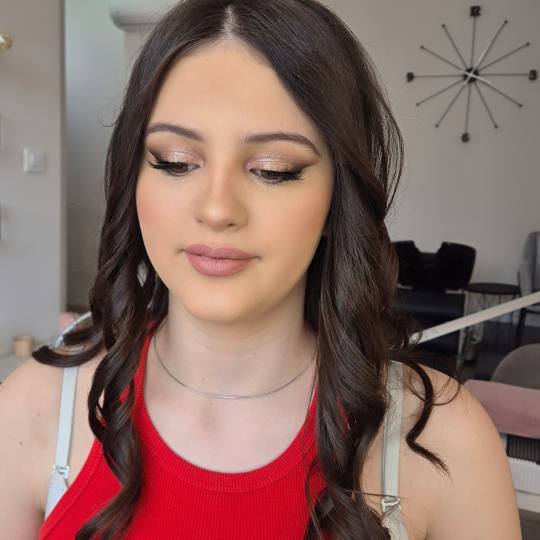 Honey #podgorica Make-up / šminkanje Profesionalno šminkanje + vještačke trepavice