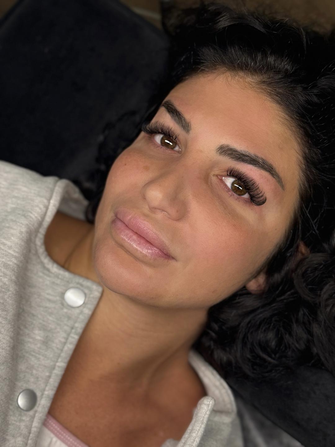 Nadogradnja svilenih trepavica - volumen 2D - Glossed Beauty, Podgorica Nadogradnja trepavica Lice Nadogradnja trepavica, Podgorica, Centar