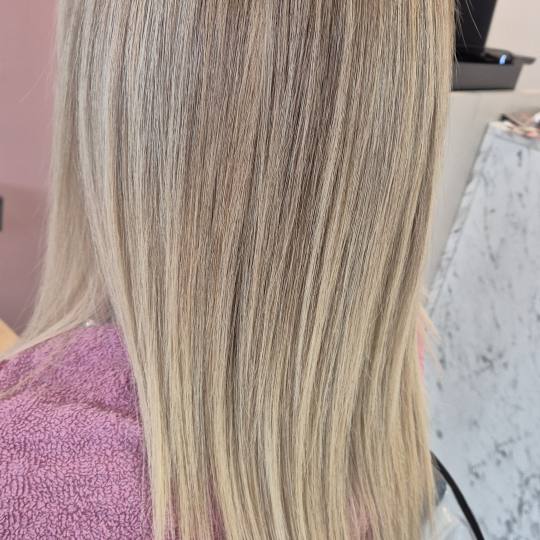 Honey #podgorica Ombre, sombre, balayage Balayage + toniranje + feniranje - srednja dužina kose