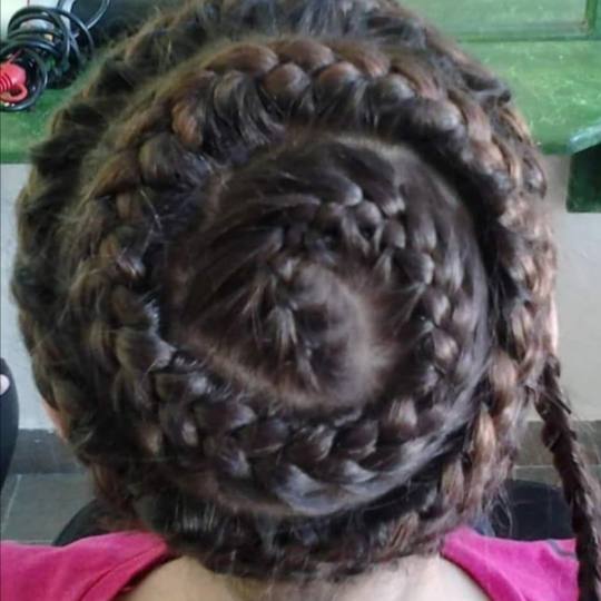Frizersko kozmeticki salon Alex #podgorica Pletenice, kike, punđe Pletenice pojedinačne - cijela k