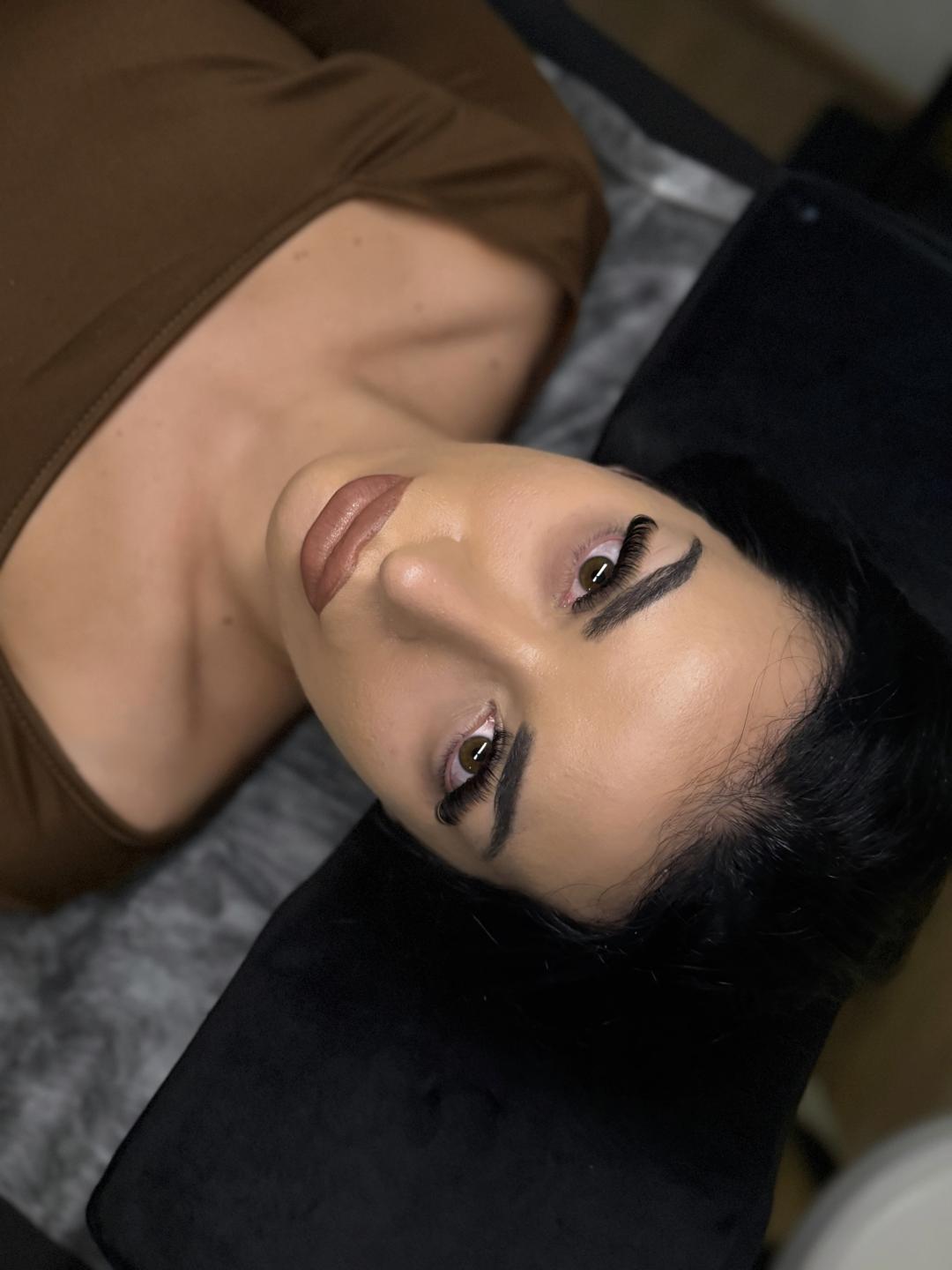 Nadogradnja svilenih trepavica - mega volumen - Glossed Beauty, Podgorica Nadogradnja trepavica Lice Nadogradnja trepavica, Podgorica, Centar