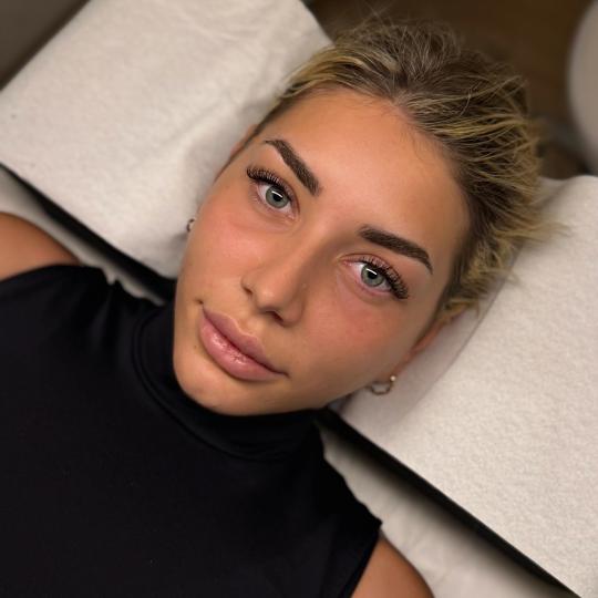 Glossed Beauty #podgorica Trepavice Klasik 1:1