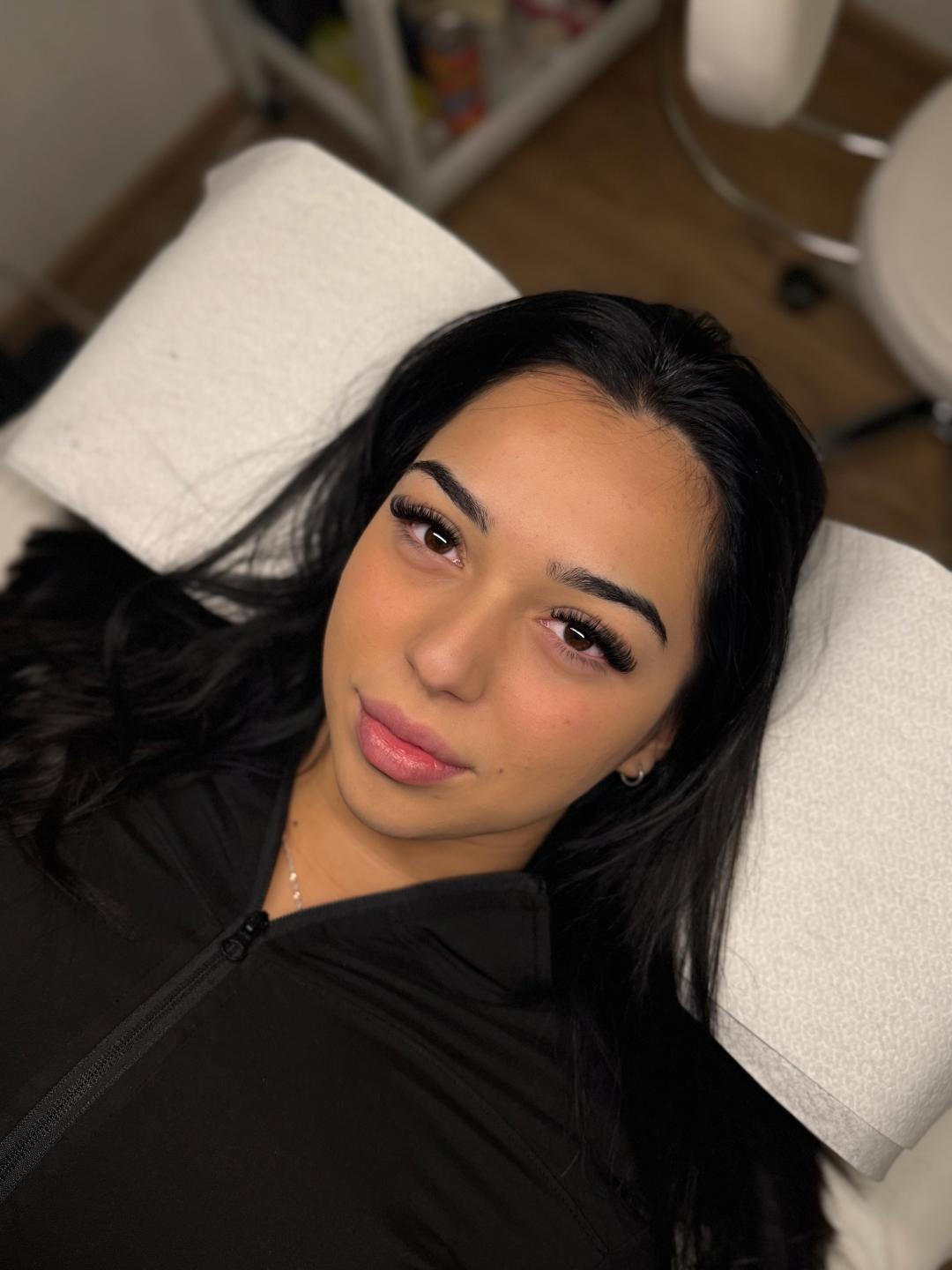 Nadogradnja svilenih trepavica - mega volumen - Glossed Beauty, Podgorica Nadogradnja trepavica Lice Nadogradnja trepavica, Podgorica, Centar