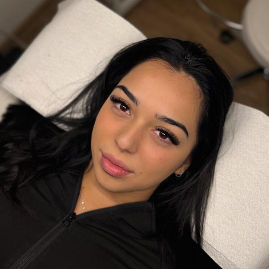 Glossed Beauty #podgorica Nadogradnja trepavica Nadogradnja svilenih trepavica - mega volumen