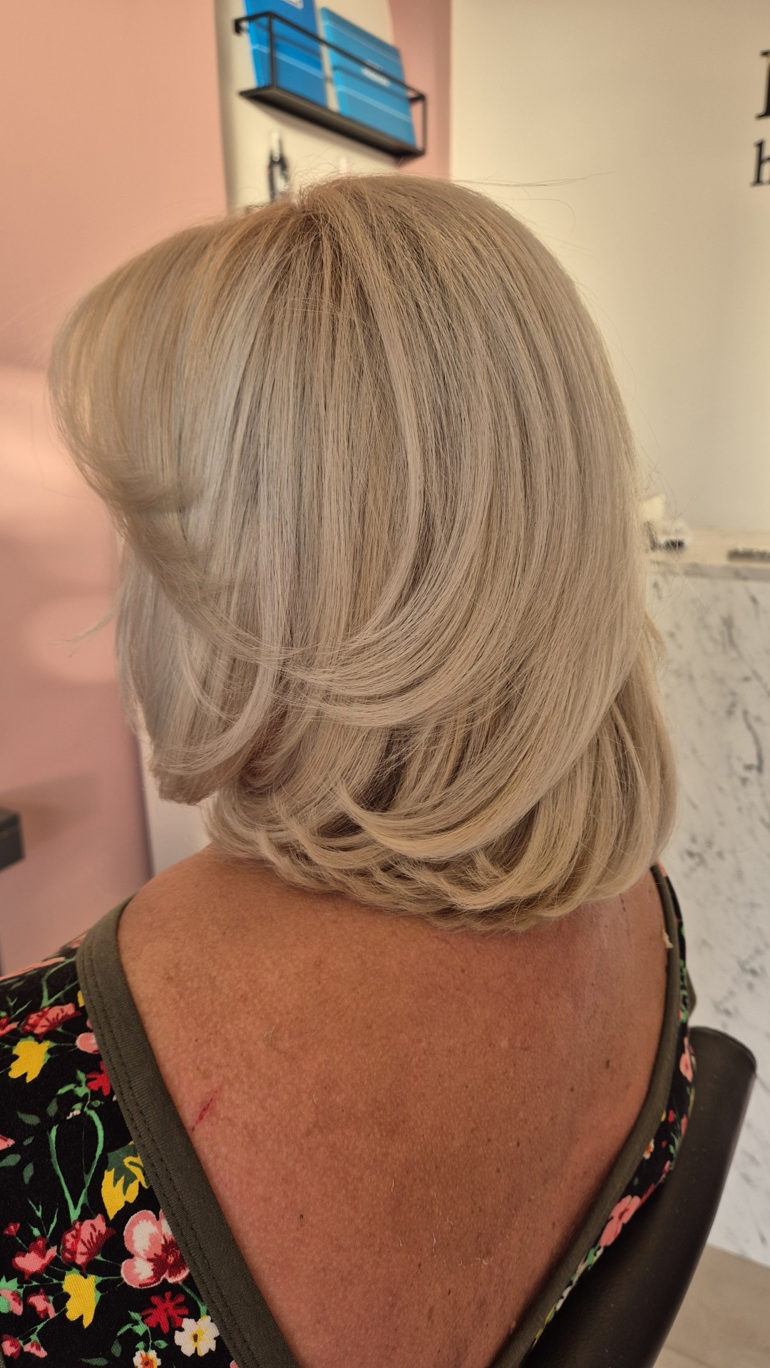 Honey #podgorica Ombre, sombre, balayage Balayage + toniranje + feniranje - srednja dužina kose