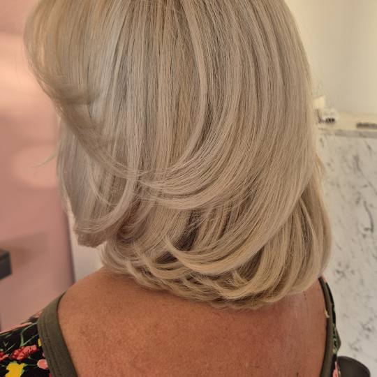 Honey #podgorica Ombre, sombre, balayage Balayage + toniranje + feniranje - srednja dužina kose