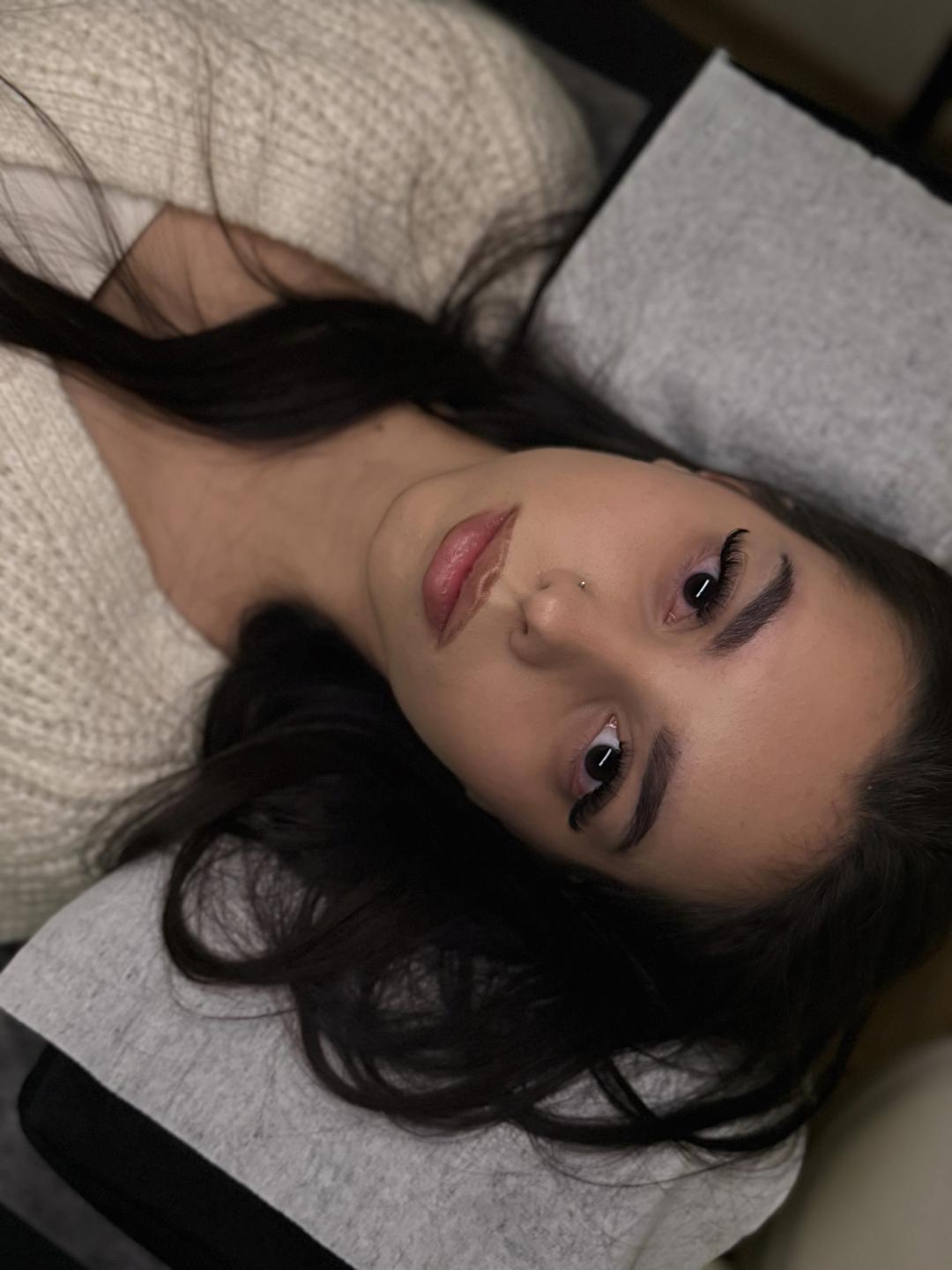 Nadogradnja svilenih trepavica - volumen 2D - Glossed Beauty, Podgorica Nadogradnja trepavica Lice Nadogradnja trepavica, Podgorica, Centar