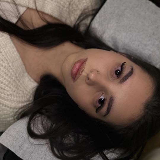 Glossed Beauty #podgorica Nadogradnja trepavica Nadogradnja svilenih trepavica - volumen 2D