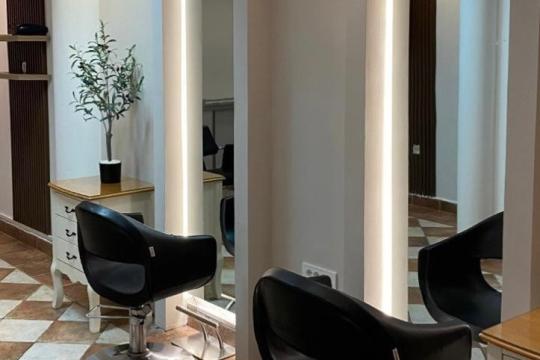 Frizersko-kozmetički salon Royal Bar