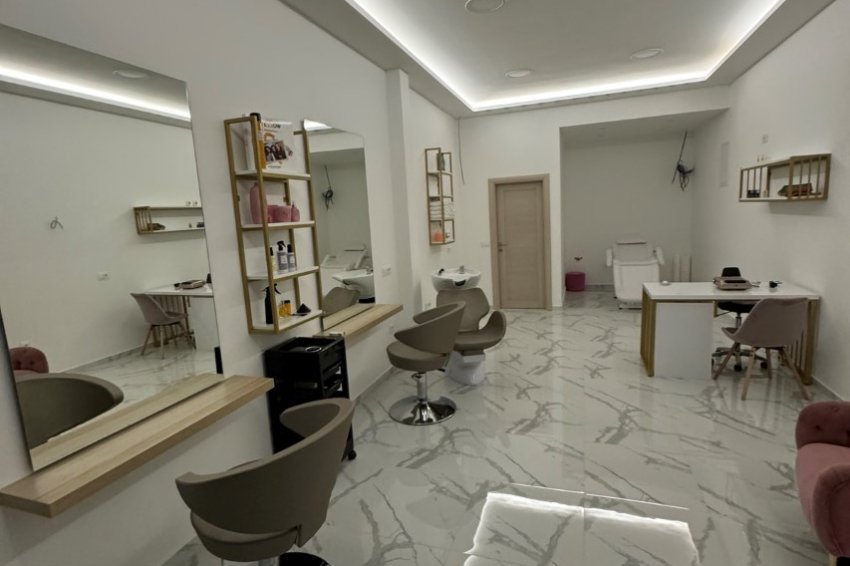 Frizersko-kozmetički salon La Belle beauty store Podgorica